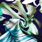 Robe de plage avec imprimé exotique tropical