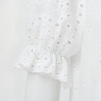 Robe de plage bohème longue et blanche avec dentelles brodées