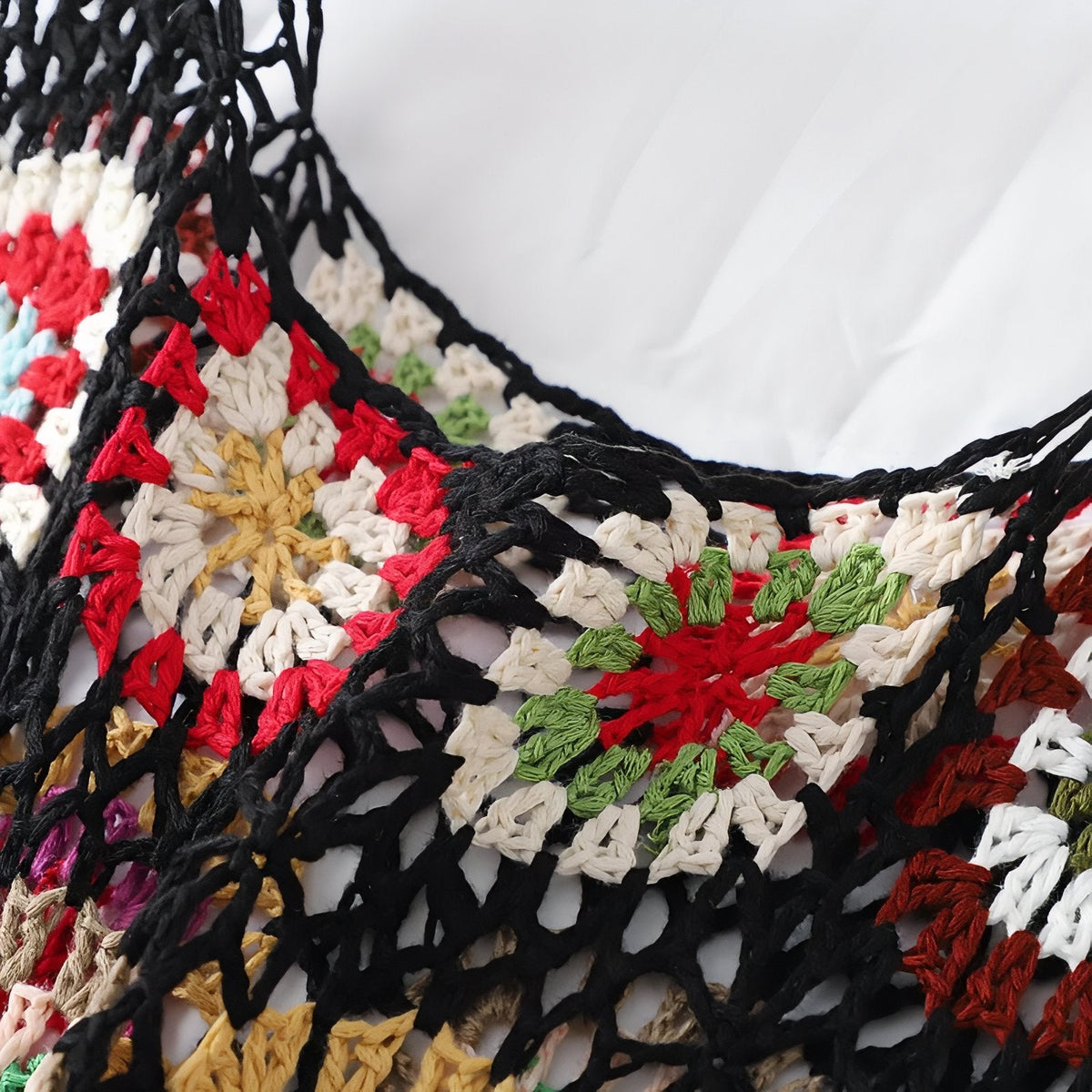 Robe de plage crochetée, ajourée et colorée