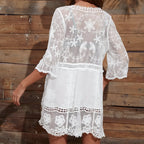 Robe de plage en dentelle courte au col plongeant