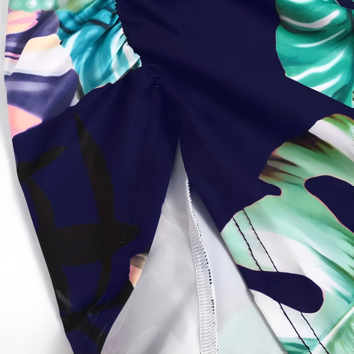Robe de plage ornée d'un imprimé tropical