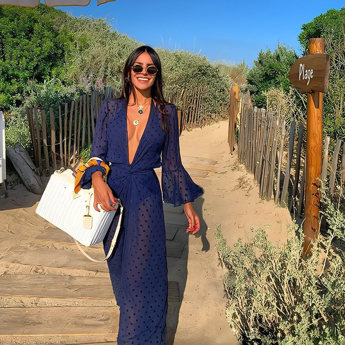 Robe décolletée de style paréo
