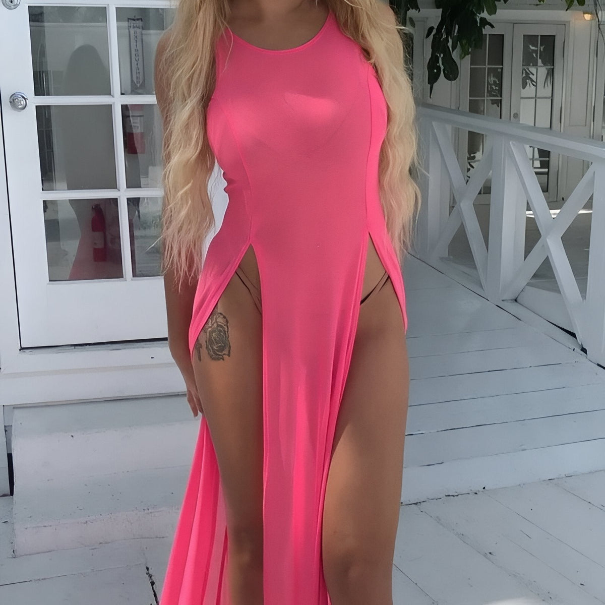 Robe pour la plage transparente et fendue